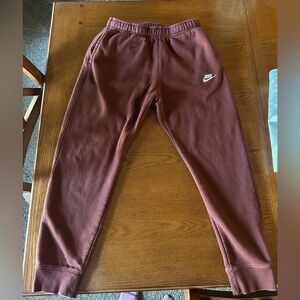 Men’s Nike jogger size M rust/brown color! Great condition.